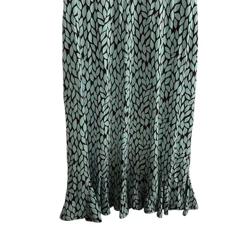 London Times Women's Size 8 Leaf Print V-Neck Knee Length Dress