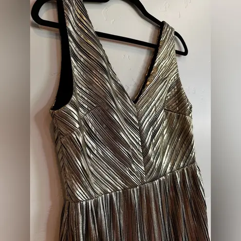 The Room gold pleated v-neck dress size large