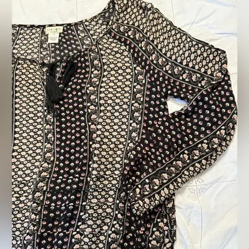 Contempo Casuals Women's Black and White Patterned Top size S