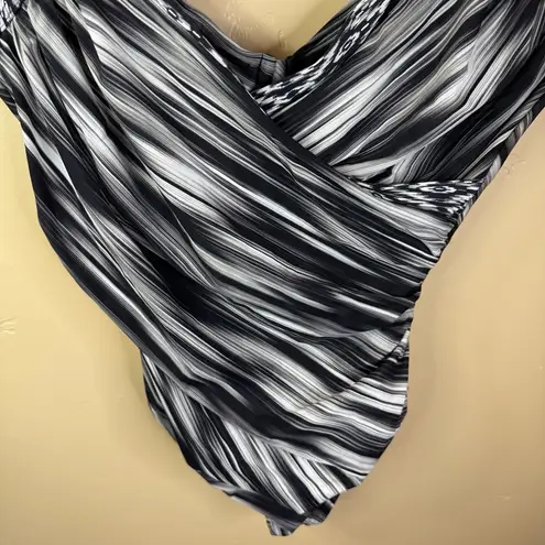 MiracleSuit Warp Speed Sanibel Size 16 One Piece Swimsuit, Black/White (6537463)