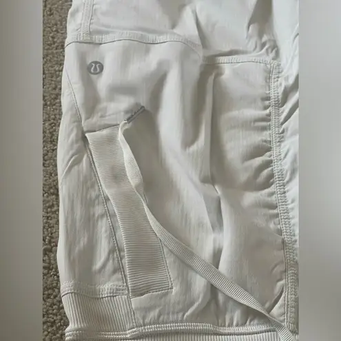 Lululemon  Studio II Pant Liner in Polar Cream Size 4 Bin 247