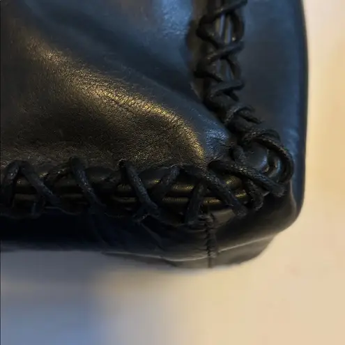 Laura Ashley BRAND BLACK LEATHER HAND BAG SNAP CLOSURE MIDDLE ZIP POCKET