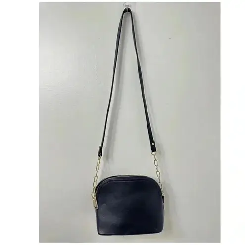 Steve Madden  Crossbody Bag Purse‎ Faux Leather Black Gold Two Grommets Accent