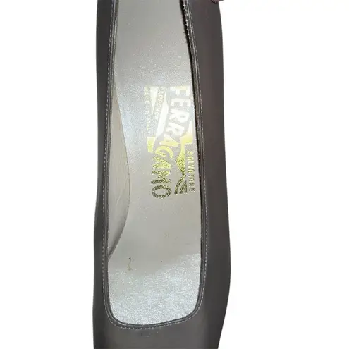Salvatore Ferragamo Women's Silver Metallic Leather Pumps Size 8 Narrow Vintage