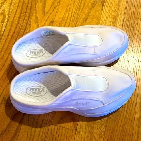 Ryka Ivory/Cream & White Round Toe SlipOn Comfort Walk Nitracel Mule Sneakers-7W