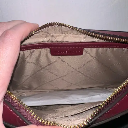 Michael by Michael Kors Jet Set Lg Crossbody in Mulberry Multi Signature Logo Pink