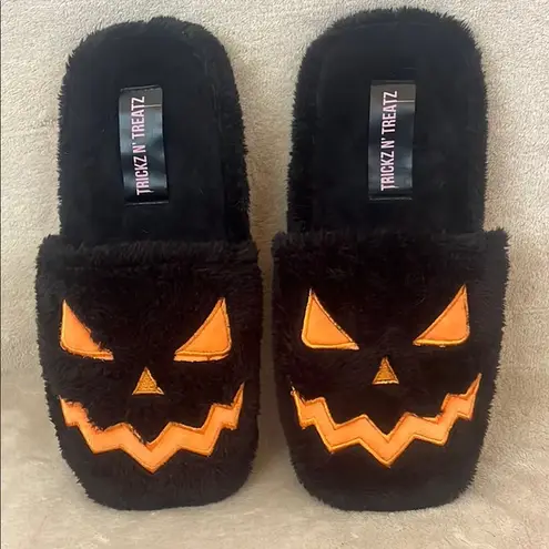 NEW Trickz N Treatz Totally Cracked Faux Fur Slides Black Size undefined