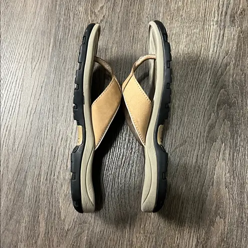 Cabela's Cabela’s Tan Leather Flip Flops Size 9