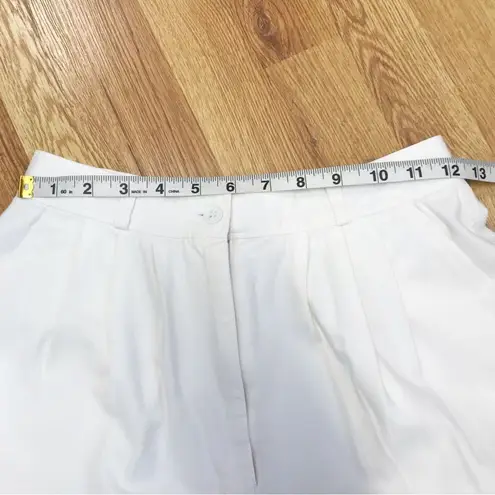 VINTAGE 80s 90s White Pleated High Waist Classic Shorts Cuffed Flared Leg Size 2