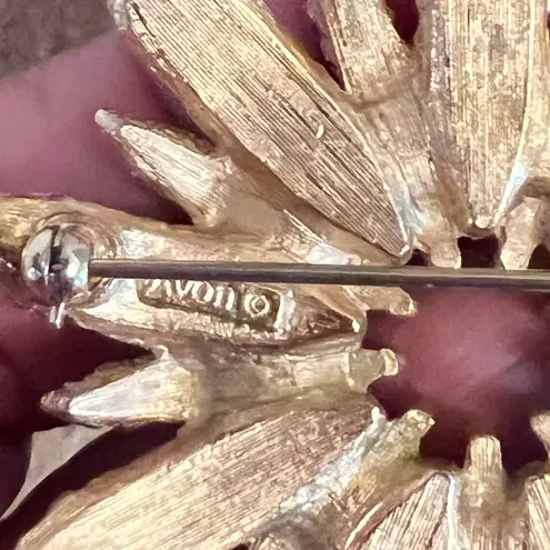 Vintage 1972 Avon Gold Tone Starburst Brooch Pin Costume Jewelry Holiday