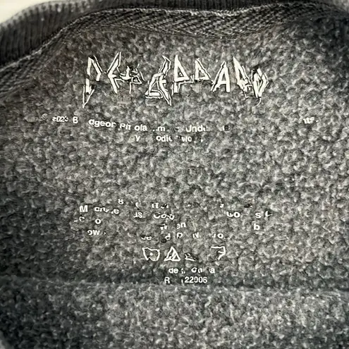 Def Leppard Graphic Sweatshirt Gray/Rose Gold Estimated Size Large