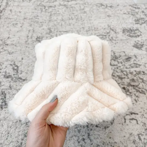NEW Anthropologie San Diego Faux Fur Bucket Hat White