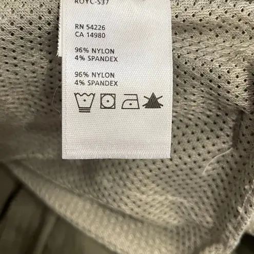 Royal Robbins Discovery Bermuda Shorts Womens 8 Hiking Traveling UPF 50