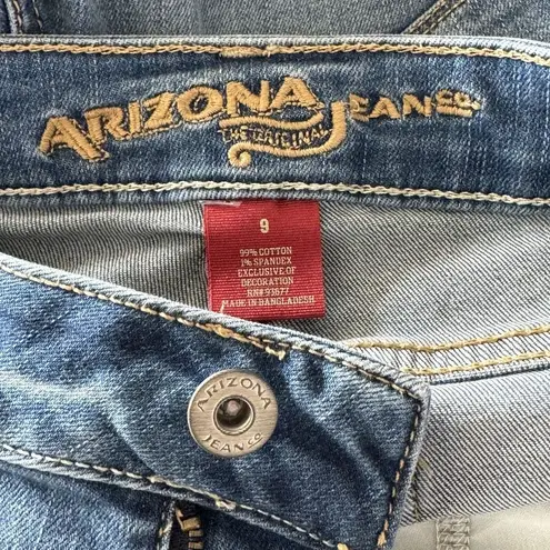 Arizona Jeans Arizona Juniors SZ 9 Jean Shorts Cuffed Mid-Rise Distressed Whiskered Zip-Fly