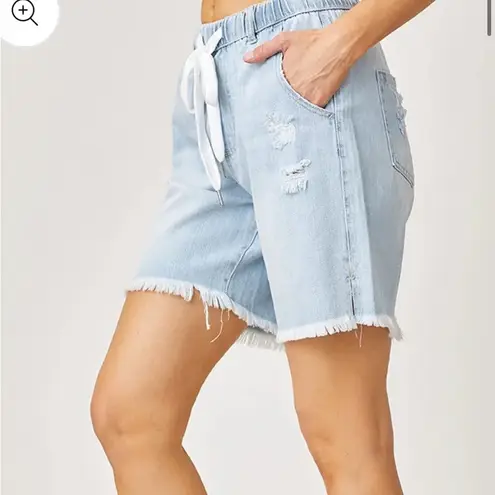 Risen Jeans High Rise Boyfriend Shorts Light Wash size small NWT Blue