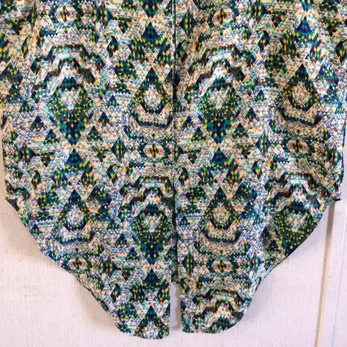 Devlin Split Back Geometric Top