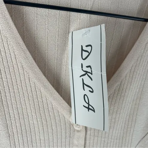 DKLA Beige Stretch Knit Ribbed Long Sleeve V