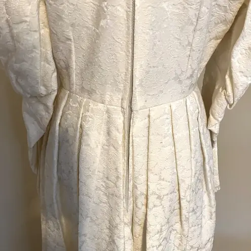 GORGEOUS SATIN VINTAGE WEDDING GOWN