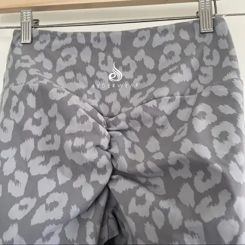 Ryderwear Grey Leopard Instinct Scrunch Leggings