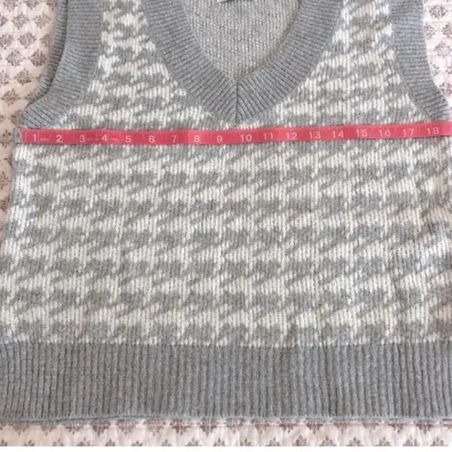 Abercrombie & Fitch  V-Neck Sleeveless Sweater Vest Gray Houndstooth Size Small - Image 7