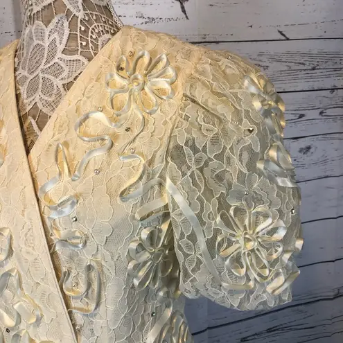 Leslie Fay  Vintage lace 70's dress with balloon sleeves and lots of details.