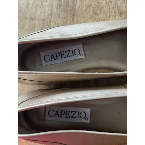 Capezio "Jenny" Gold Genuine Leather Classic Loafers Flats For Women Size 8.5