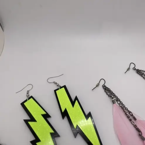 Lot Of 4 Costume Earrings Pierced Dangle Drop / Feather, Lightning Bolt, Bead