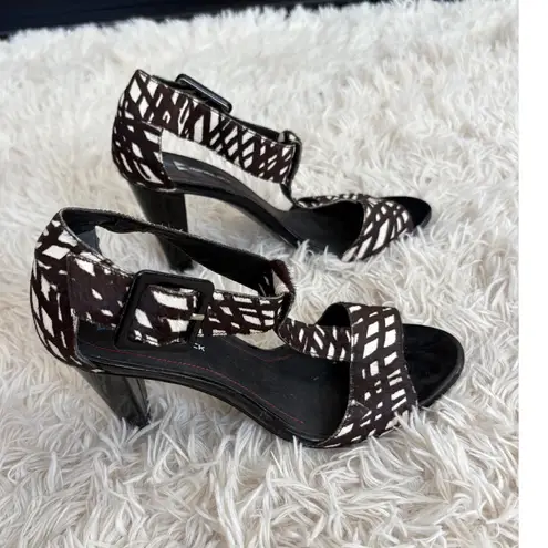 Dani Black Animal Print Pony Hair T Strap Heels Sandals Buckle Size 7M Brown