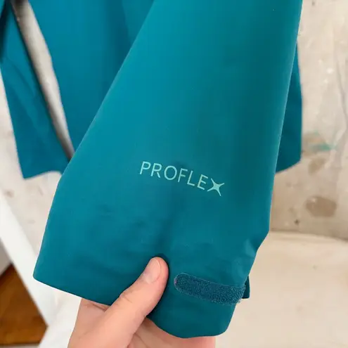 Rab Kinetic Plus Jacket in Amazon/Shadow Blue Size XL