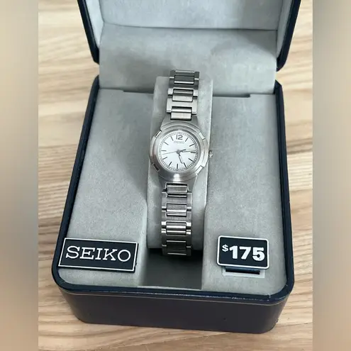 Seiko Ladies Watch Stainless Bracelet Case White Dial New in Box