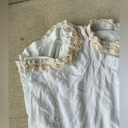 Meghan LA California White Lace Halter Romper, Size Small