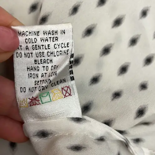 Kenar White with Blue Print Sleeveless Button Down Collared Women's Shirt Medium