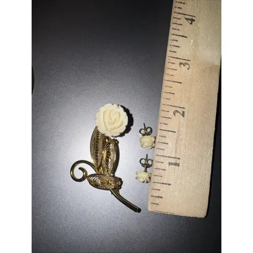 Vintage White Flower Filigree Leaf Brooch Pin Gold Tone Matching Earrings Set