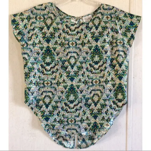 Devlin Split Back Geometric Top