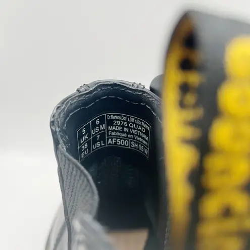 Dr. Martens  2976 Smooth Leather Chelsea Boots Quad Black Size 7