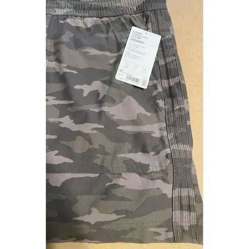 Athleta NWT  Camo Farallon Shorts Womens Size 25 Drawstring Cotton Spandex