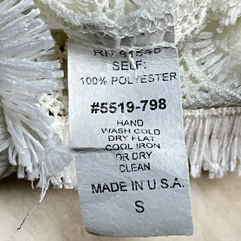 Waverly Grey White Crochet Fringe V