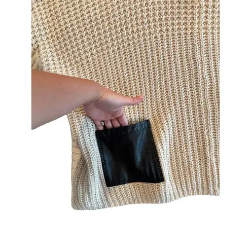 Fashion Union Boutique Women’s S/M Chunky Knit Sleeveless Turtleneck Poncho