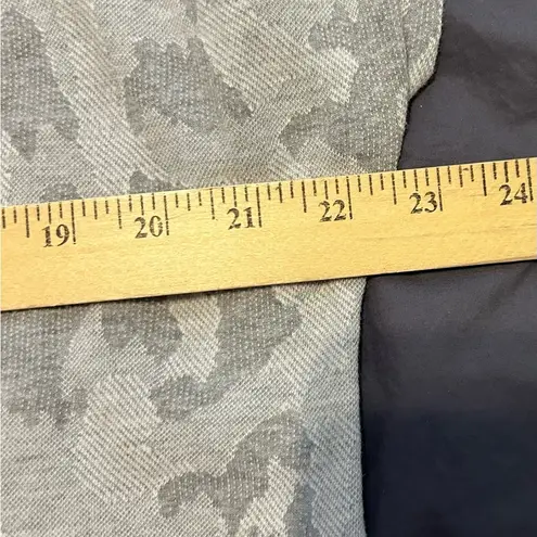 Chico's Weekends by Chico grey short sleeve camo shirt size 2