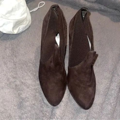 Vaneli Brown Heeled Boots with Chunky Heel and Soft Texture Size 8