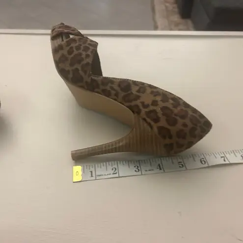 Rouge Helium Heels Elegant Leopard Print Peep-Toe 9 Preowned and gorgeous 
CLEAN