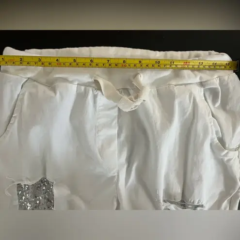 Bella Amore White Pull on Pants with Sparkle Design Size 8