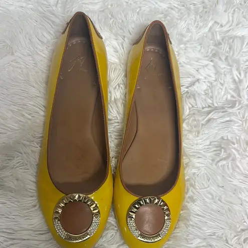 Y2K J Vincent Yellow and Brown Flats with Classic Rounded Toe Size 9