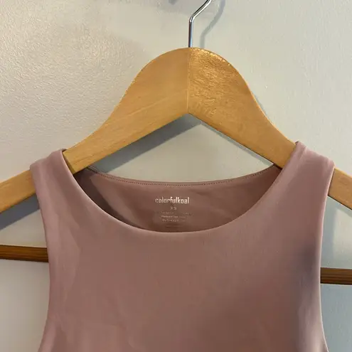 Womens athletic crop top in an extra small XS in a dusty rose mauve color Pink