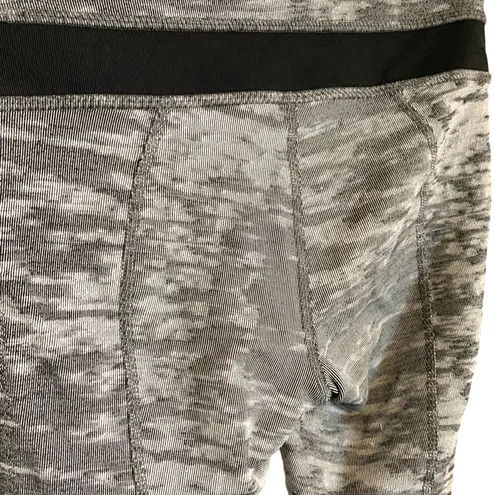 Lululemon  size 2 run times leggings cropped pants workout yoga running tights - Image 6
