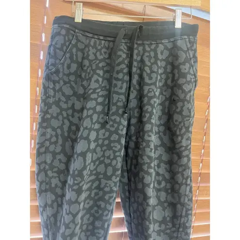 Nike  Dri-FIT Get Fit Women’s animal Print Training Pants Cheetah Size S