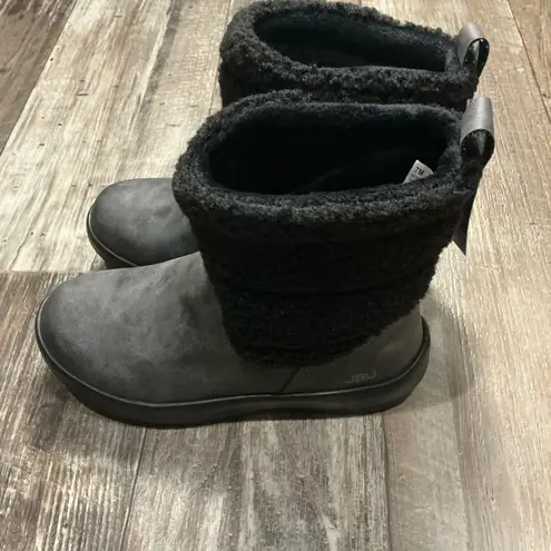 Jbu Women's Cozy Black and Gray Winter Boots Size 7