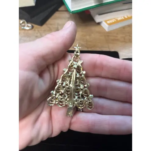 Vintage Christmas Brooches & Earrings Set Gold