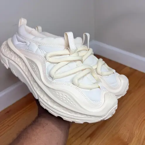 Hoka One One Ora Primo “Vanilla” Size 9W/8M Nooo Boxxx