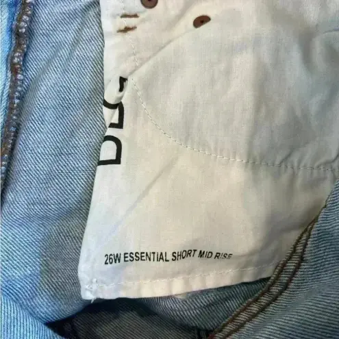 BDG  essential short mid rise light blue distressed jeans